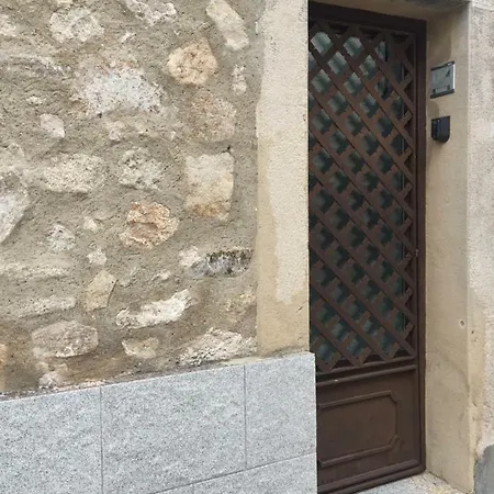 El Pisito Apartment *